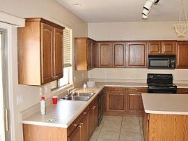 Beautiful 4br Home with Loft/den Near We in Phoenix, AZ (Photo 2 of 5)