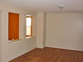 Beautiful 4br Home with Loft/den Near We in Phoenix, AZ (Photo 5 of 5)