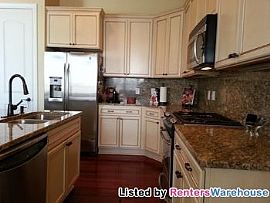 Stunning Executive 3bd/3bh 3600 Sq-Ft Ho in Lilydale, MN (Photo 3 of 5)