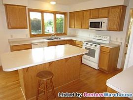 4 Bedrooms, 2-1/2 Baths, Fireplace, Cul- in Savage, MN (Photo 2 of 5)
