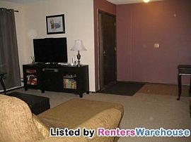 Stunning Townhouse in a Great Location! in Columbia Heights, MN (Photo 4 of 5)