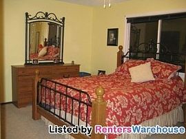 Stunning Townhouse in a Great Location! in Columbia Heights, MN (Photo 5 of 5)