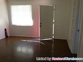 Renters Warehouse Leasing This Property in Tempe, AZ (Photo 3 of 5)