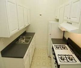 2 Bedroom 2 Bath with Built in Bookcases in Washington, DC (Photo 3 of 3)