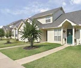 Mins to Shop and Freeway Access! Pet Frien in Horn Lake, MS