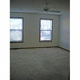 Spacious 2 Bedroom Loft with Ss Applianc in Columbia Heights, MN (Photo 5 of 5)