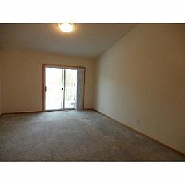 Charming 2 Bedroom/2 Bath Townhome! in Coon Rapids, MN (Photo 3 of 5)