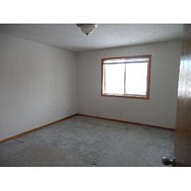 Charming 2 Bedroom/2 Bath Townhome! in Coon Rapids, MN (Photo 5 of 5)