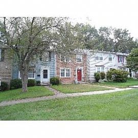 3br Town Home Overlooking Woods in Gaithersburg, MD (Photo 2 of 4)