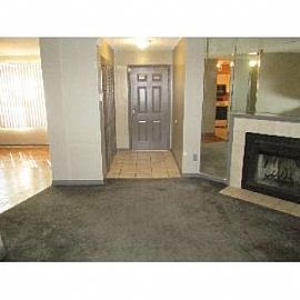 Great Location 2bd/1 5ba Condo in Orlando, FL (Photo 2 of 5)