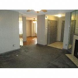 Great Location 2bd/1 5ba Condo in Orlando, FL (Photo 3 of 5)