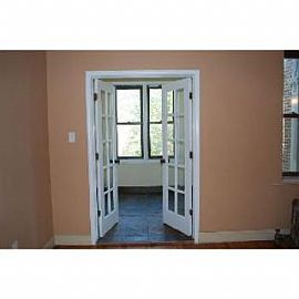 Gorgeous 2 Br 1 Ba Condo with Heat, Deck And in Chicago, IL (Photo 3 of 5)