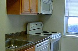 2 Bd/1 Bath Studio Living with Easy Acce in Pittsburgh, PA (Photo 2 of 5)