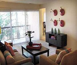 2 Bedroom with Pool, Near Public Transit in Silver Spring, MD (Photo 2 of 5)