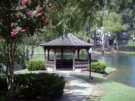 2 Bd/2 Bath Cordova Apts on 17-Acre Lake in Cordova, TN (Photo 4 of 5)