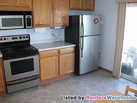 Beautiful 2bd/1.5ba Townhouse! in Andover, MN (Photo 2 of 5)