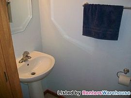 Beautiful 2bd/1.5ba Townhouse! in Andover, MN (Photo 3 of 5)