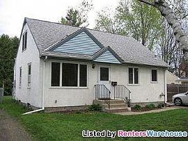 Clean 3br/2br Single Family Home in Maplewood, MN