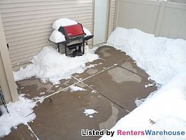 Huge 2 Bed 3 Bath Townhome W/full Baseme in Fridley, MN (Photo 2 of 5)