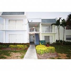 2bd/2ba Garden View Condo with Water Inclu in West Palm Beach, FL
