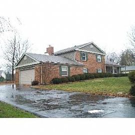 Beautiful Tri-Level in Beavercreek in Beaver Creek, OH