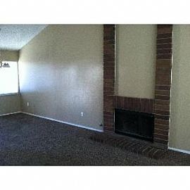 3-Bedroom House in Lake Elsinore For Lea in Lake Elsinore, CA (Photo 2 of 5)