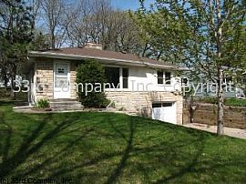 Single Family Rental Home in Richfield in Minneapolis, MN (Photo 2 of 5)