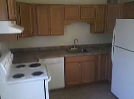 Open Kitchen - Lots of Parking - Alverno in Tucson, AZ (Photo 2 of 5)