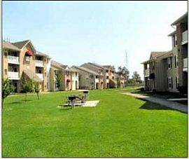 2bed/2bath in Southgate, Pool,Near Shops in Southgate, MI (Photo 2 of 5)