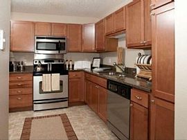 2 Bd/2 Bath Professionally Decorated Int in Medicine Lake, MN (Photo 2 of 5)