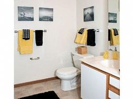 2 Bd/2 Bath Professionally Decorated Int in Medicine Lake, MN (Photo 4 of 5)