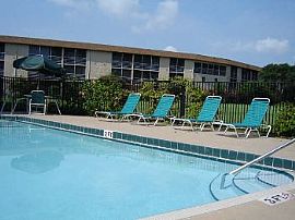 Full Size Laundry in Each Unit! Screened in Lake Worth, FL (Photo 4 of 5)