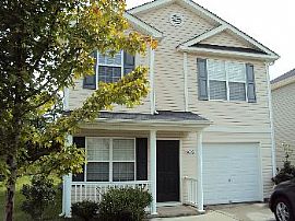 3 Bed, 2.5 Bath House Minutes From I-77 in Charlotte, NC
