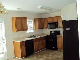 3 Bed, 2.5 Bath House Minutes From I-77 in Charlotte, NC (Photo 4 of 4)