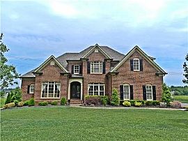 Luxurious Home in Governors Club in Brentwood, TN (Photo 2 of 5)