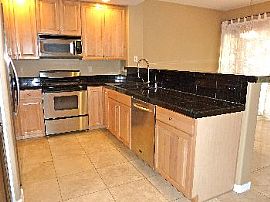 Beautiful 2b/2.5b +loft Townhouse in N S in Scottsdale, AZ (Photo 3 of 5)