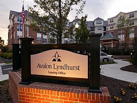 2 Bd/1 Bath All of The Excitement of N Y in Lyndhurst, NJ (Photo 3 of 5)