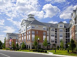 2 Bd/1 Bath All of The Excitement of N Y in Lyndhurst, NJ (Photo 4 of 5)