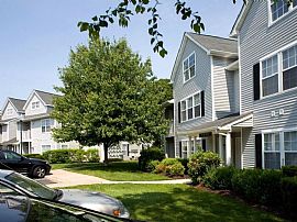 2 Bd/2 Bath Live in 1 of Long Island'S M in Smithtown, NY (Photo 3 of 5)