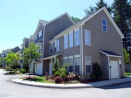 1 Bd/1 Bath Sparkling Pool, State-Of-The in Bedford, MA (Photo 2 of 5)
