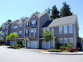 1 Bd/1 Bath Sparkling Pool, State-Of-The in Bedford, MA (Photo 3 of 5)