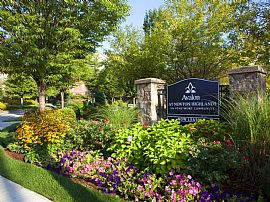 2 Bd/2 Bath Newton 2 Bedroom with Gourmet in Newton, MA (Photo 2 of 5)