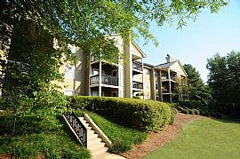 2 Bd/2 Bath Great Location Between Ralei in Cary, NC (Photo 3 of 5)