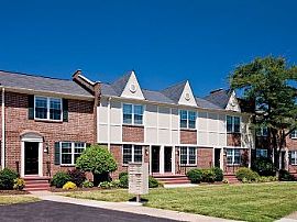 3bd Pet Friendly Apartments and Townhome in Virginia Beach, VA (Photo 2 of 5)