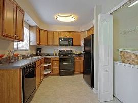 3bd Pet Friendly Apartments and Townhome in Virginia Beach, VA (Photo 5 of 5)