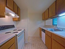 3bd Pet Friendly Apartments in Columbia in Columbia, MD (Photo 3 of 5)
