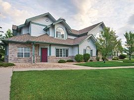 3bd Apartments and Townhomes in Centenni in Centennial, CO (Photo 3 of 5)