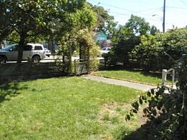 Single Family Home in Seattle in Greenwood, WA (Photo 2 of 4)