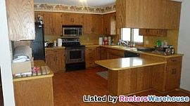 Beautiful Split Level Country House! 4bd in Minnetrista, MN (Photo 3 of 5)