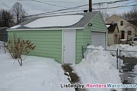 Very Nice 2 Bedroom Home in a Quiet Neig in Minneapolis, MN (Photo 2 of 5)